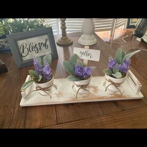 Farmhouse faux floral decor.
